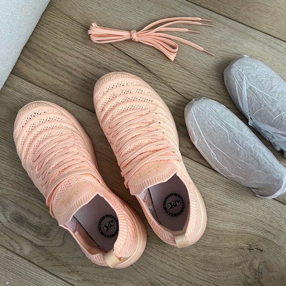 APL ♡ Techloom Wave Sneakers in Faded Peach - Picture 14 of 14